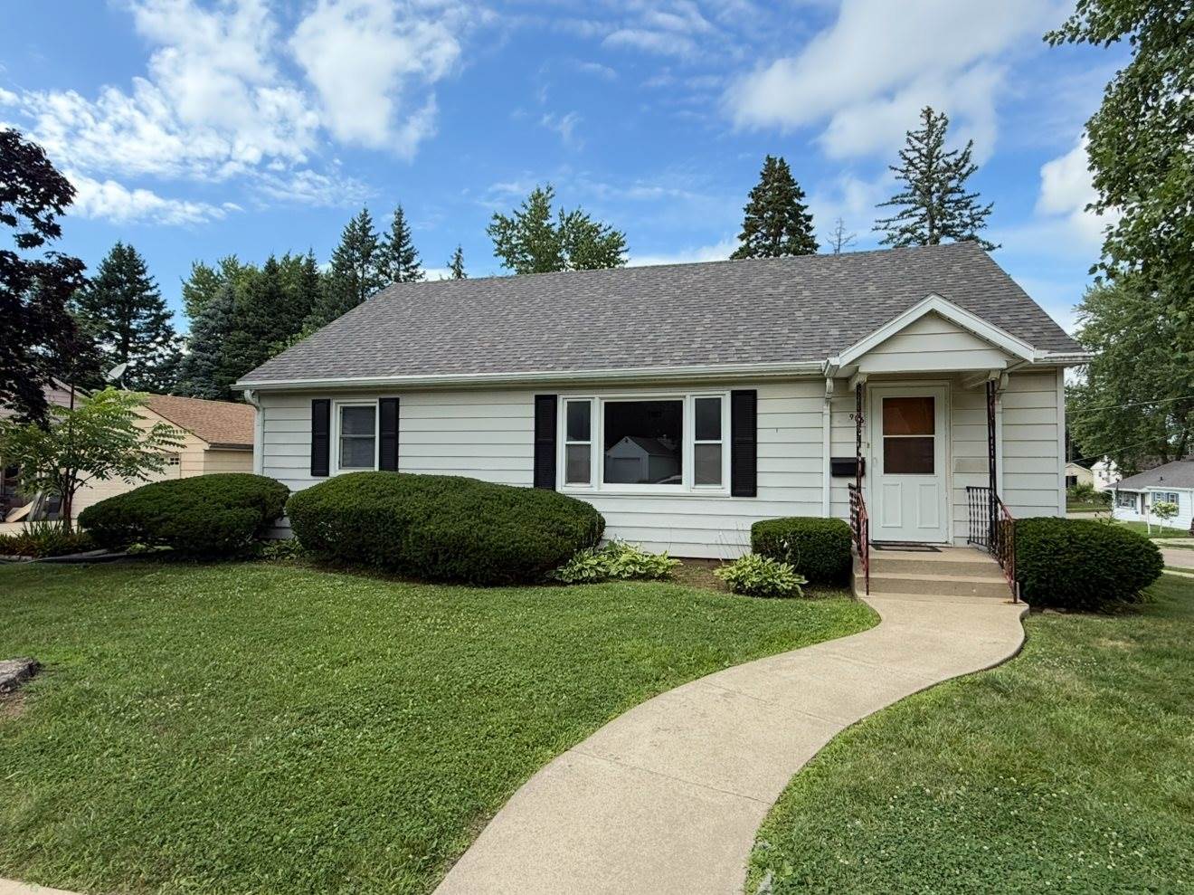 906 West Jefferson Drive, Freeport, IL 61032