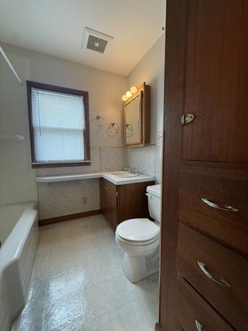 906 West Jefferson Drive, Freeport, IL 61032