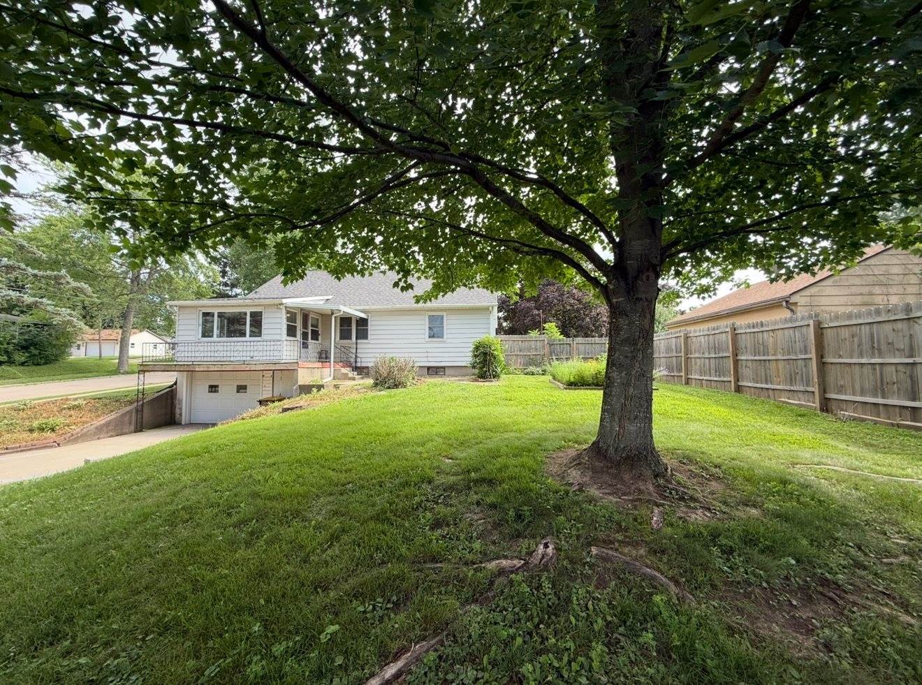 906 West Jefferson Drive, Freeport, IL 61032