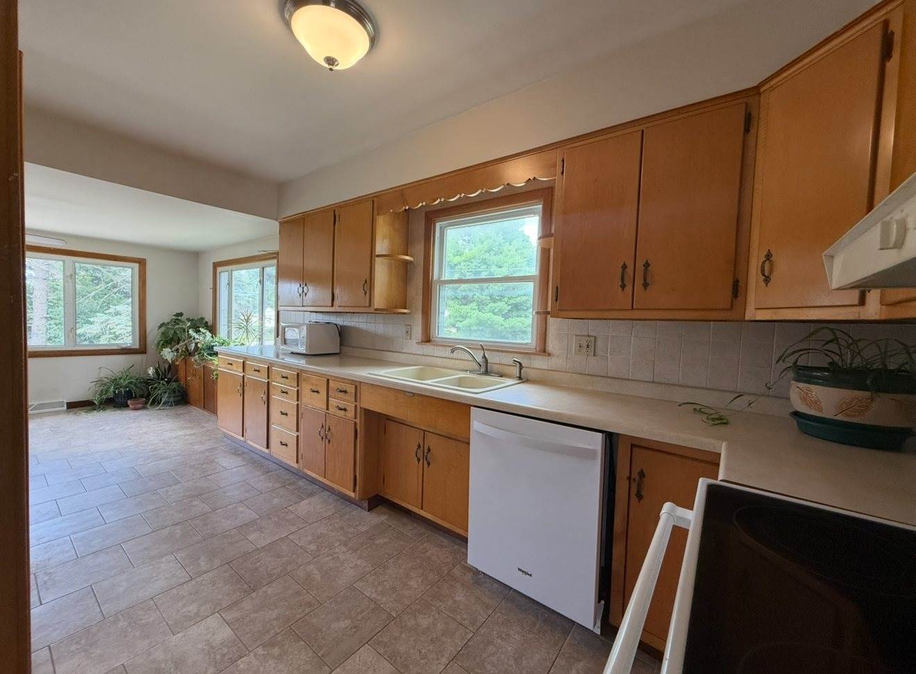 906 West Jefferson Drive, Freeport, IL 61032