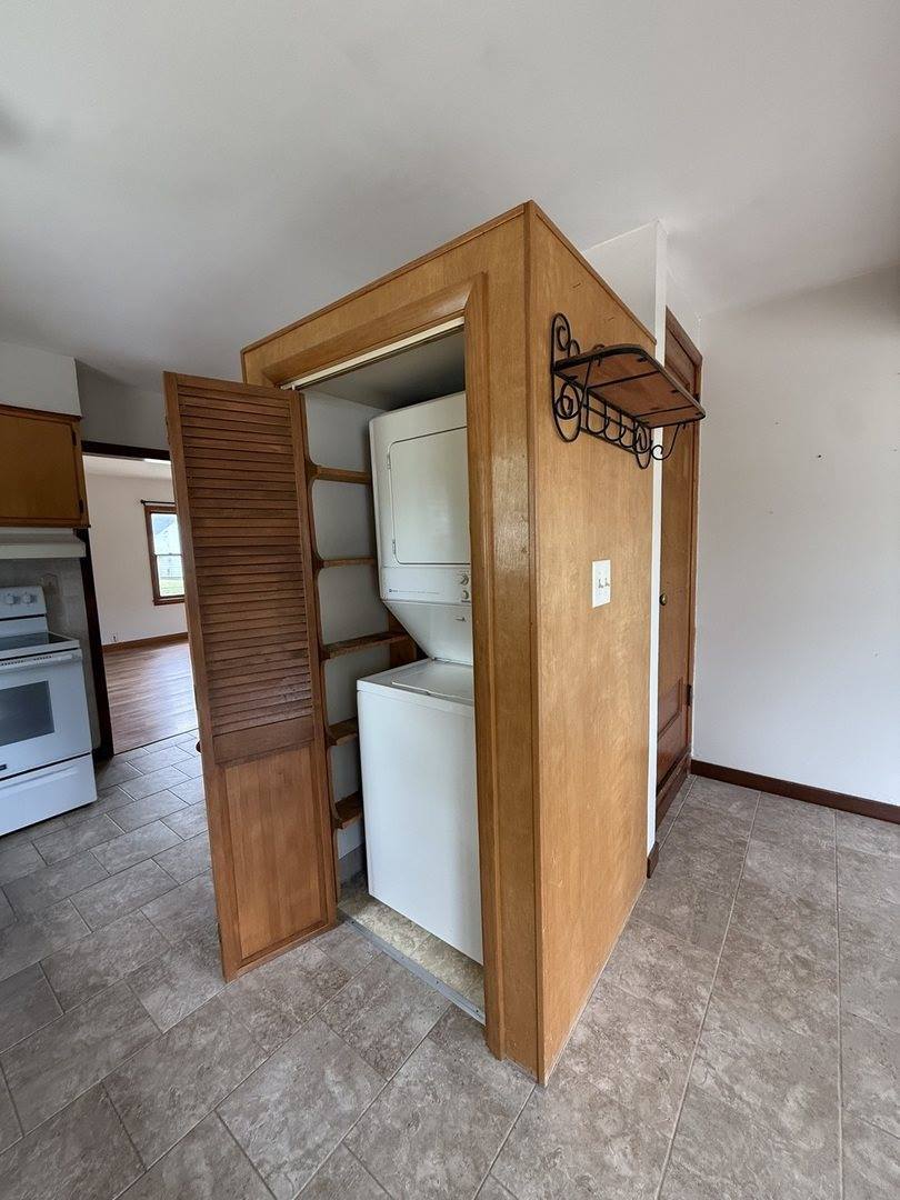 906 West Jefferson Drive, Freeport, IL 61032