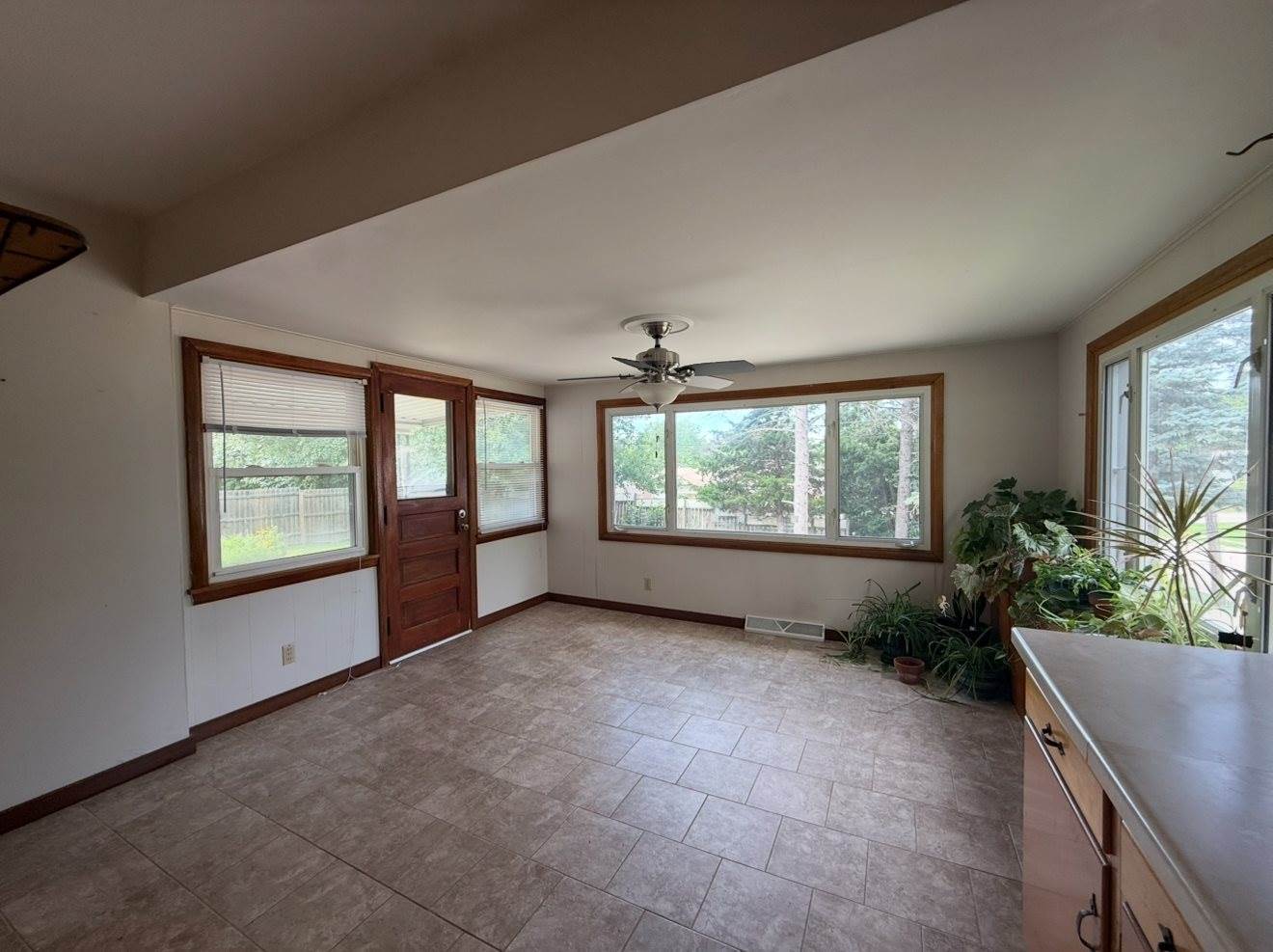 906 West Jefferson Drive, Freeport, IL 61032