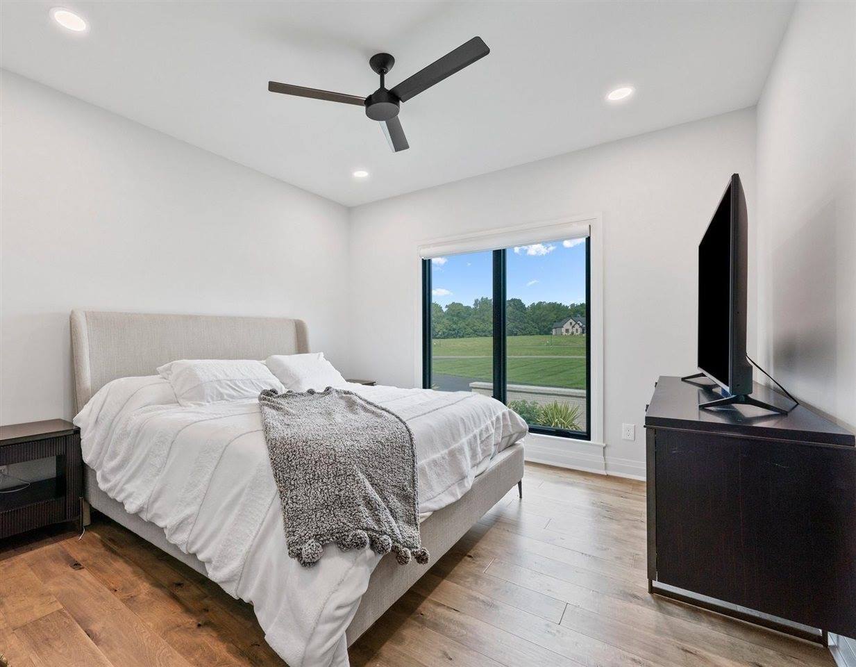 7185 Clover Hill Street, Bowling Green, KY 42103