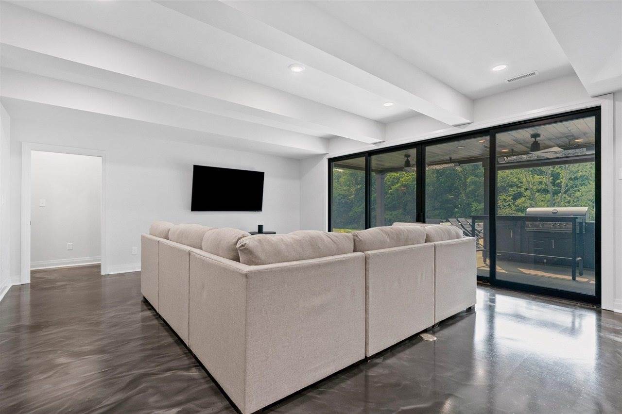 7185 Clover Hill Street, Bowling Green, KY 42103