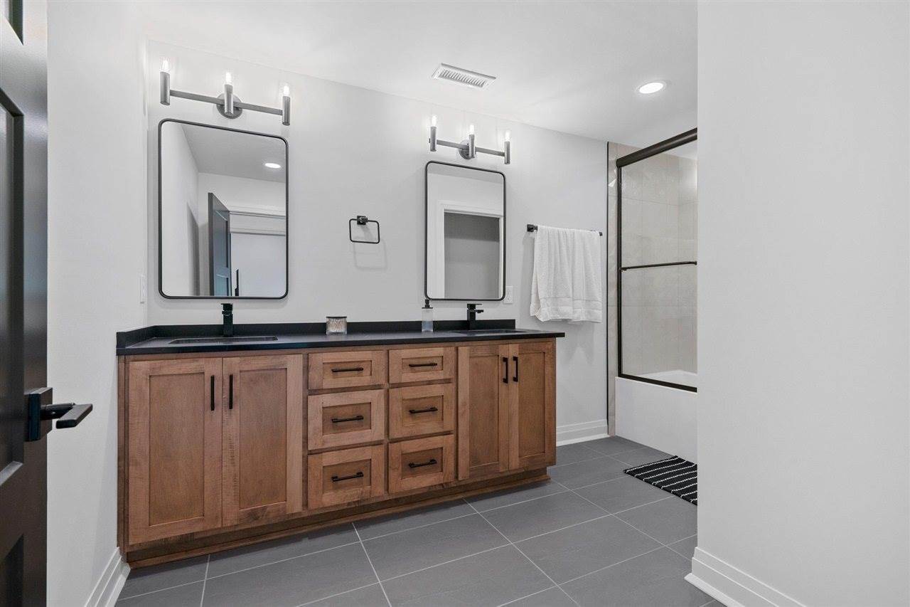 7185 Clover Hill Street, Bowling Green, KY 42103