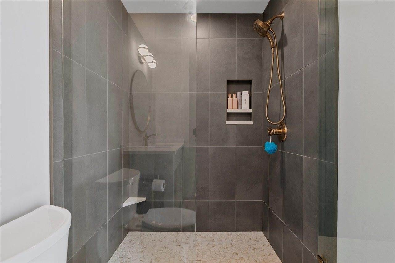 7185 Clover Hill Street, Bowling Green, KY 42103