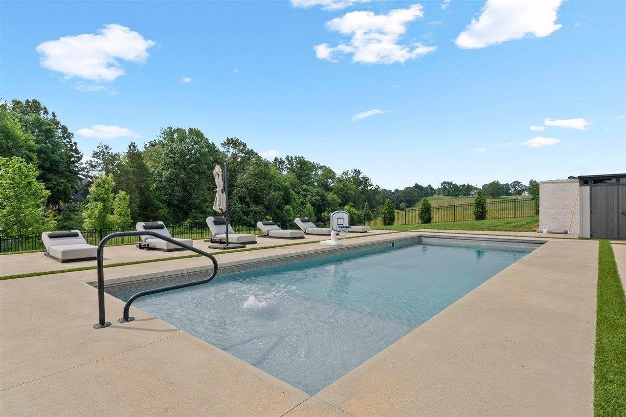 7185 Clover Hill Street, Bowling Green, KY 42103