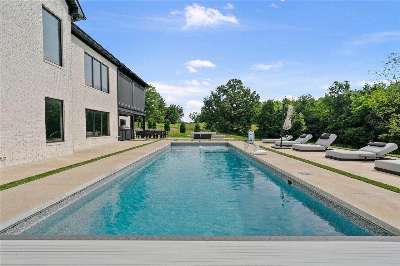 7185 Clover Hill Street, Bowling Green, KY 42103