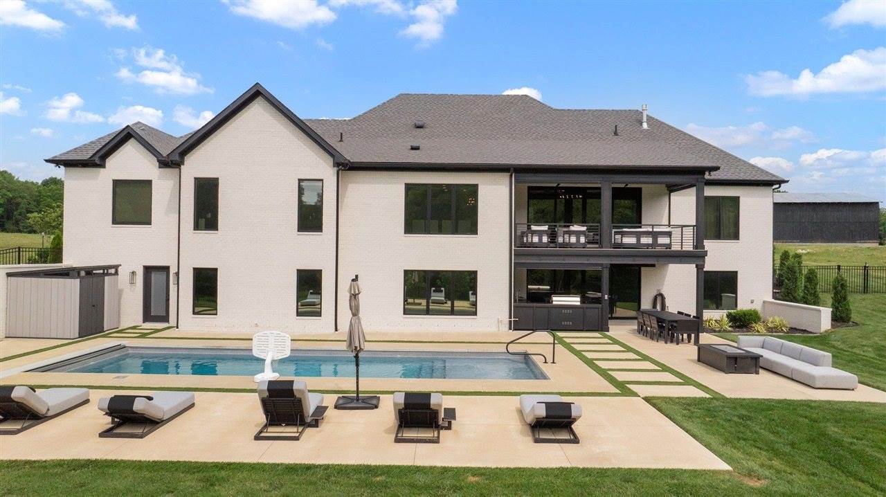 7185 Clover Hill Street, Bowling Green, KY 42103