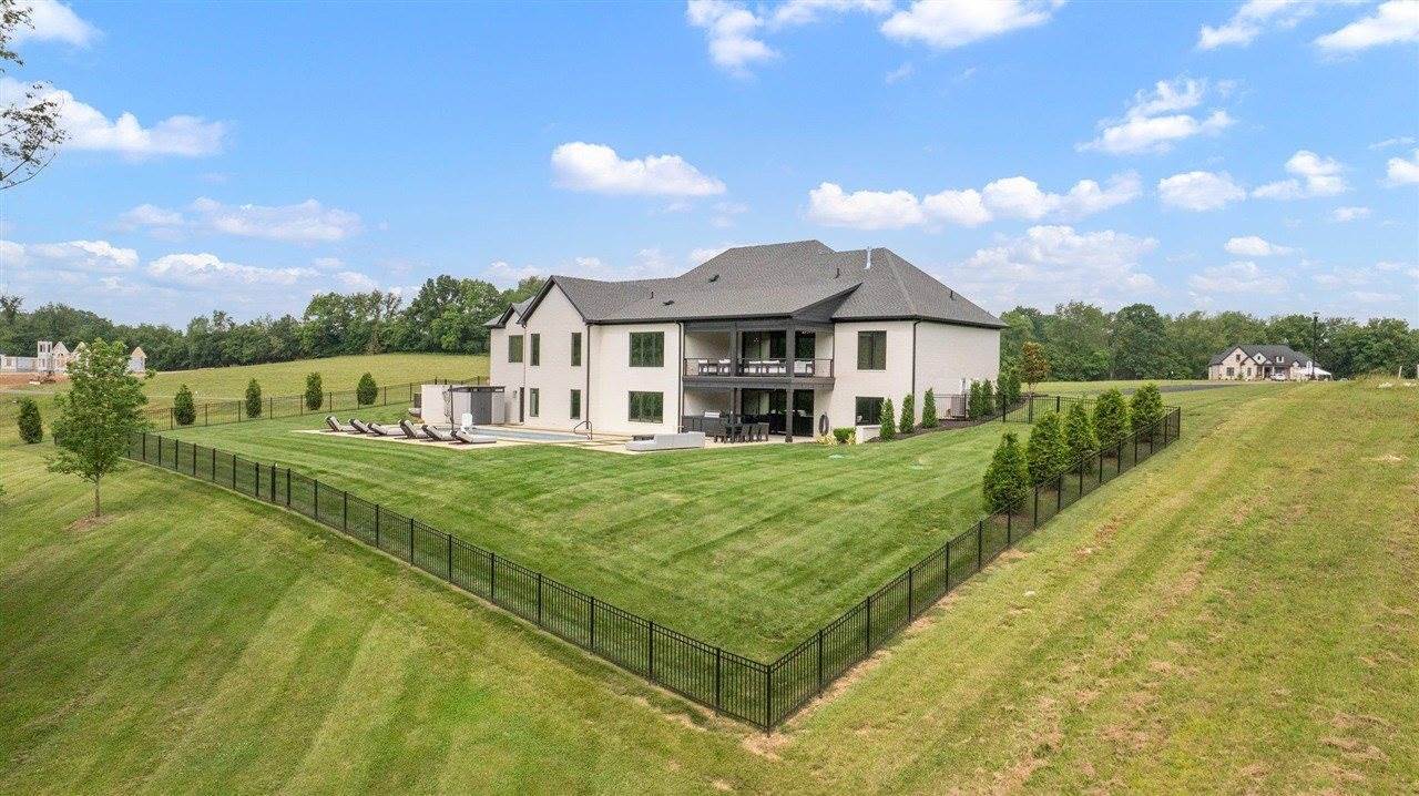 7185 Clover Hill Street, Bowling Green, KY 42103