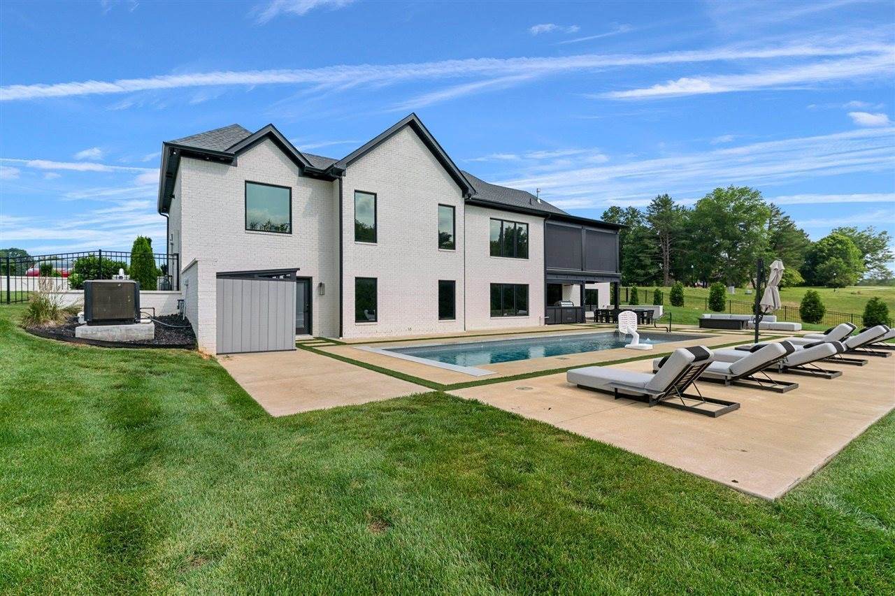 7185 Clover Hill Street, Bowling Green, KY 42103