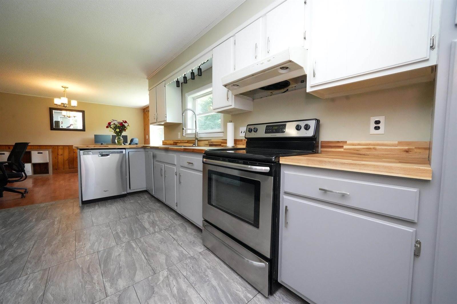 653 Moosehead Trail, Newport, ME 04953