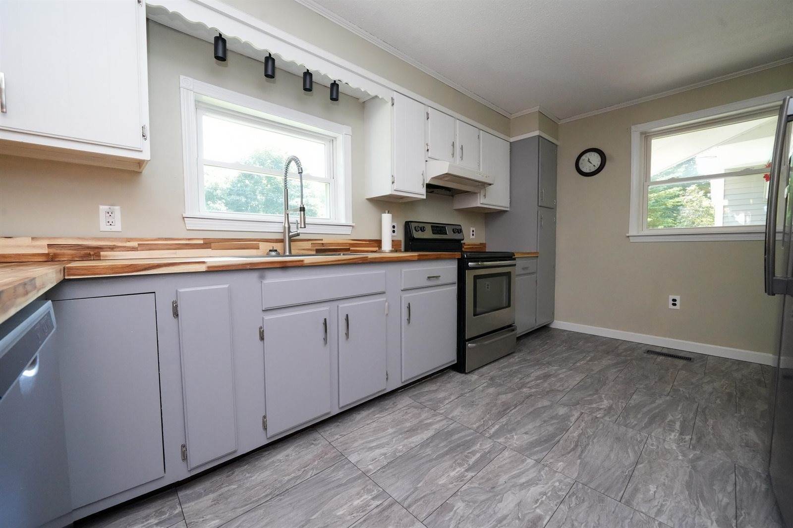 653 Moosehead Trail, Newport, ME 04953