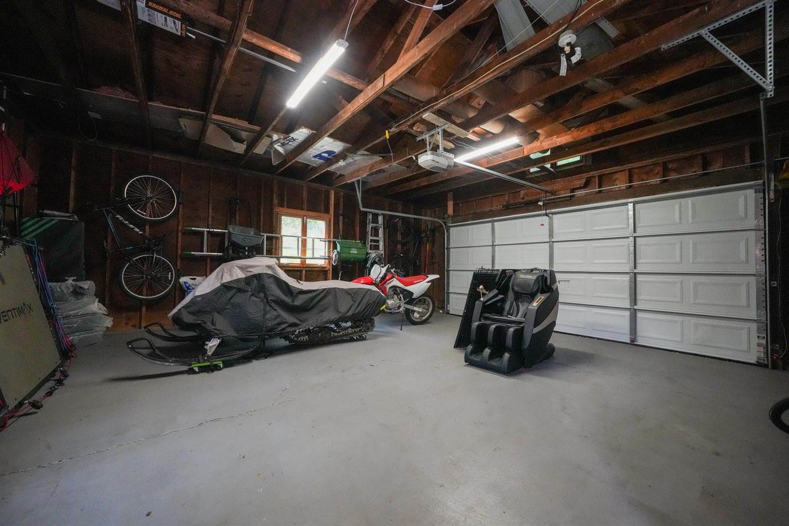 653 Moosehead Trail, Newport, ME 04953