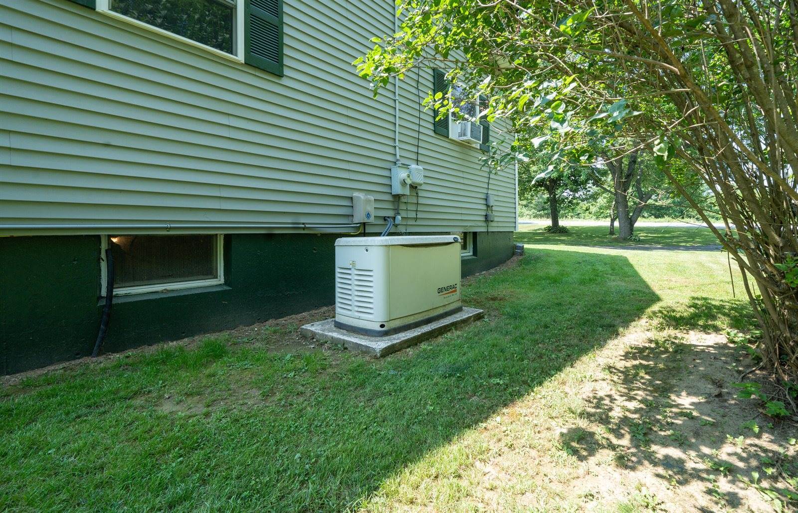 653 Moosehead Trail, Newport, ME 04953