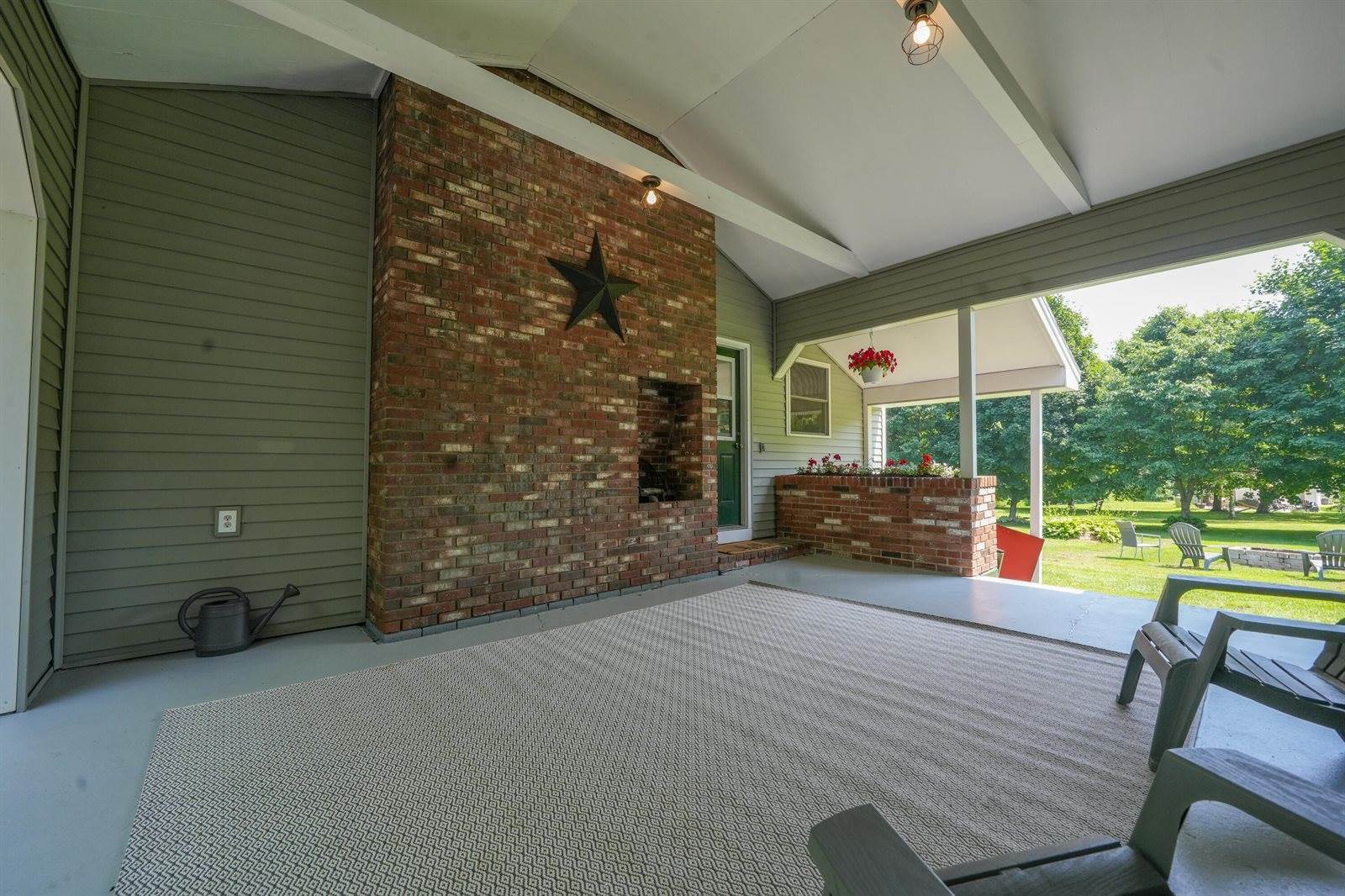 653 Moosehead Trail, Newport, ME 04953