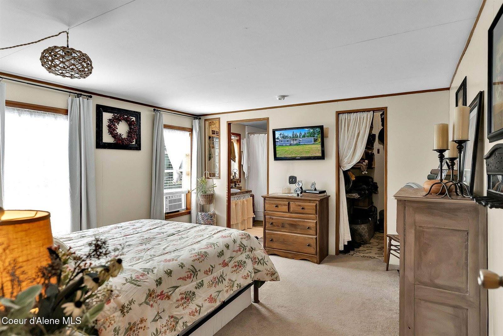 110 Appaloosa Rd, Moyie Springs, ID 83845