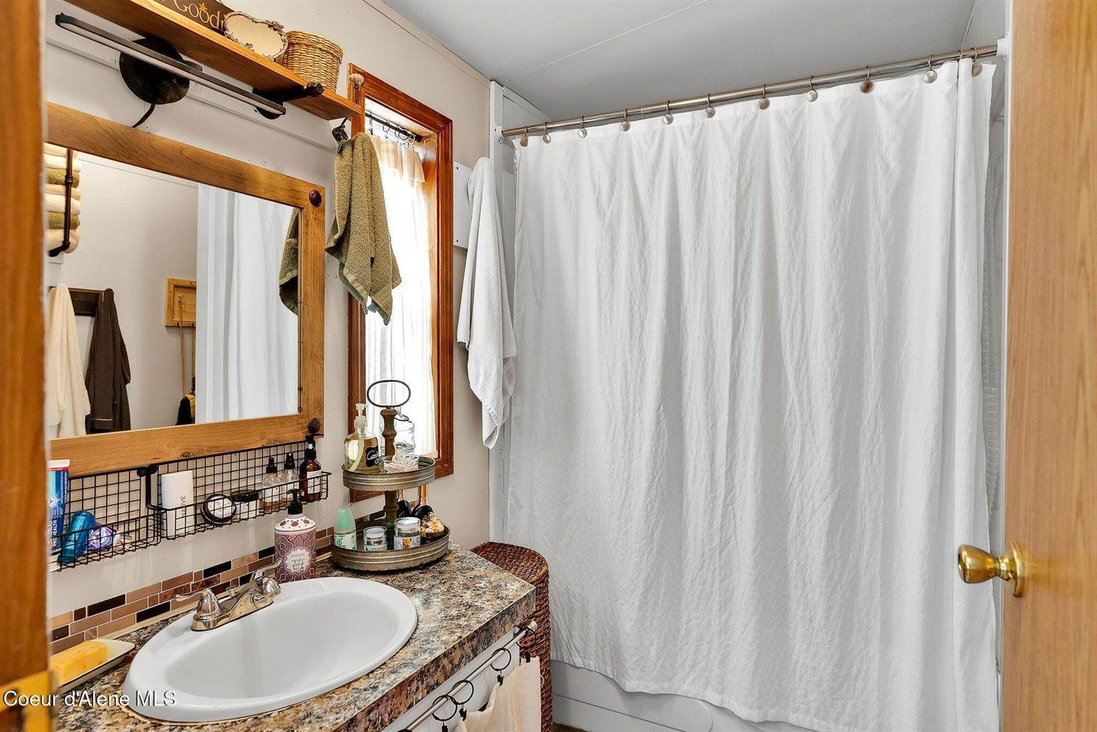 110 Appaloosa Rd, Moyie Springs, ID 83845