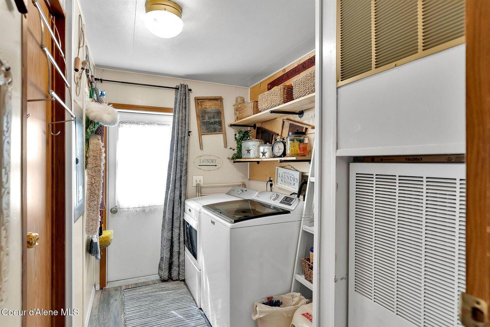 110 Appaloosa Rd, Moyie Springs, ID 83845