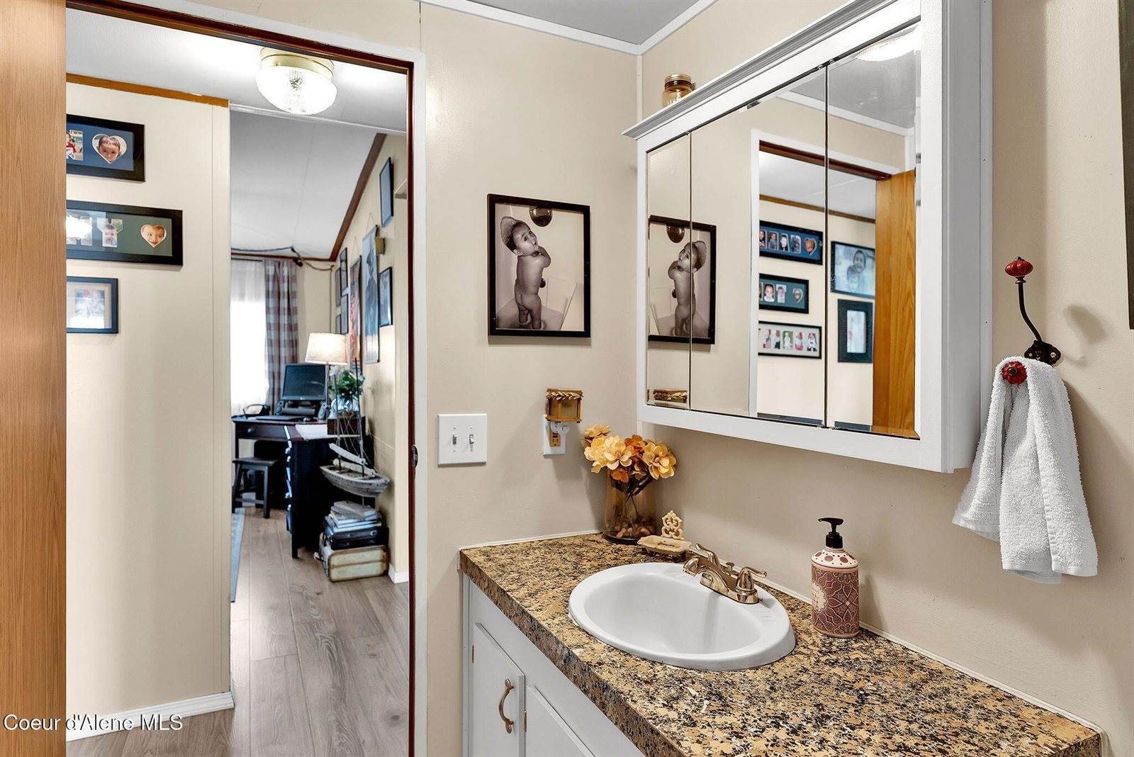 110 Appaloosa Rd, Moyie Springs, ID 83845