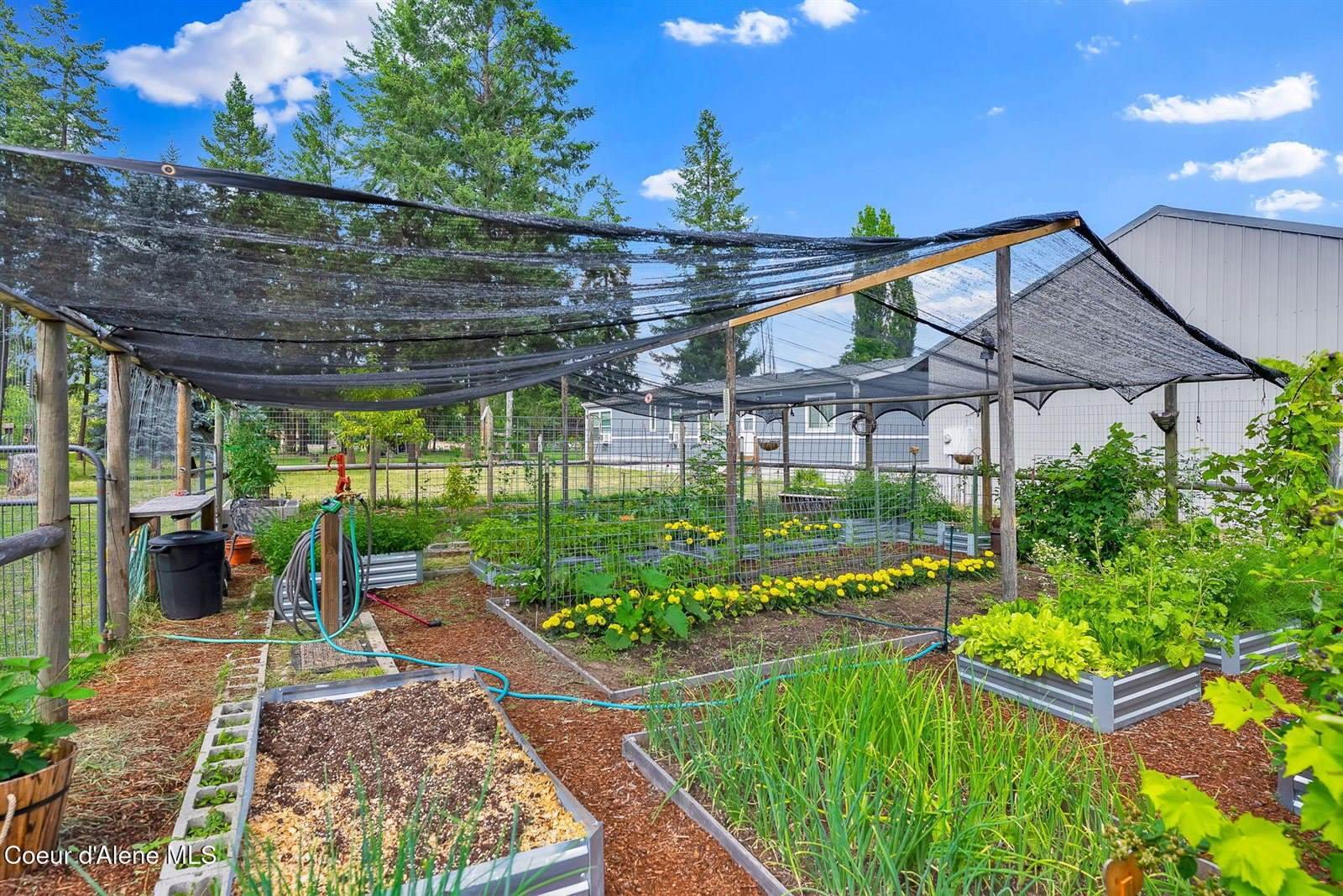 110 Appaloosa Rd, Moyie Springs, ID 83845