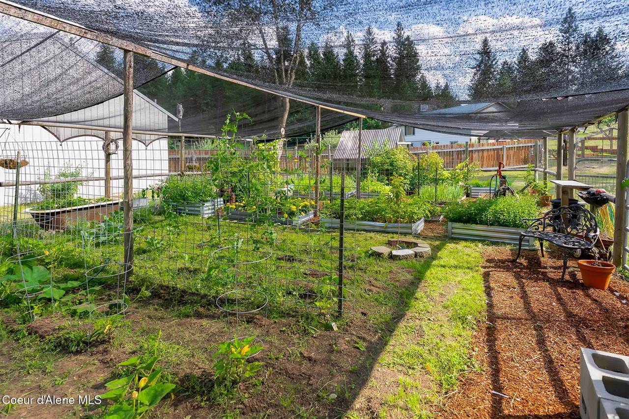 110 Appaloosa Rd, Moyie Springs, ID 83845