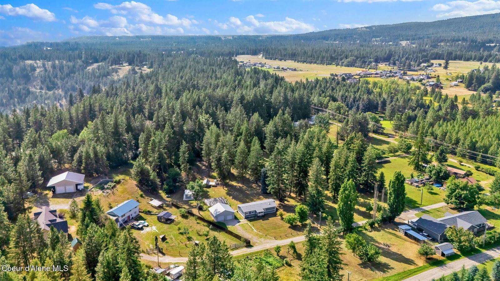 110 Appaloosa Rd, Moyie Springs, ID 83845