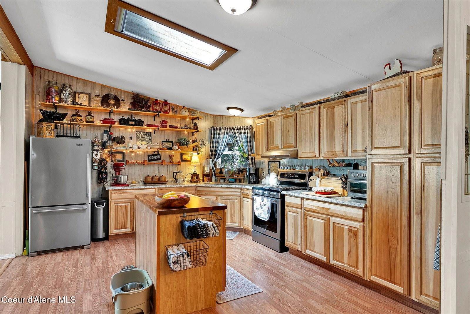 110 Appaloosa Rd, Moyie Springs, ID 83845