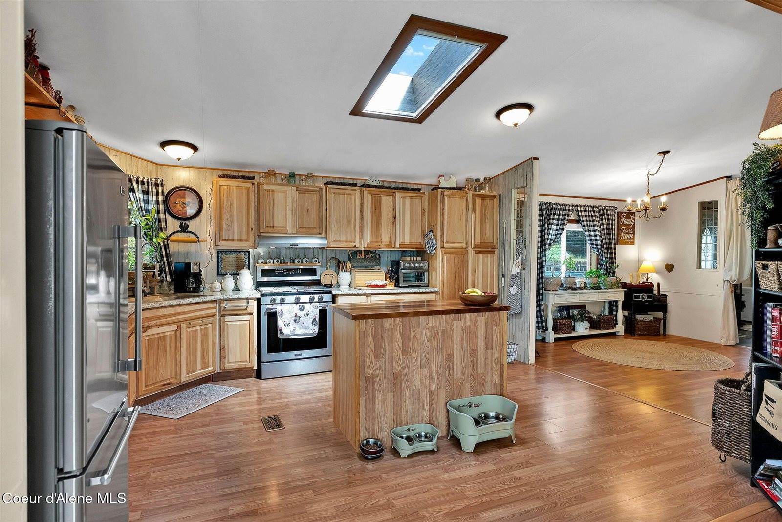 110 Appaloosa Rd, Moyie Springs, ID 83845