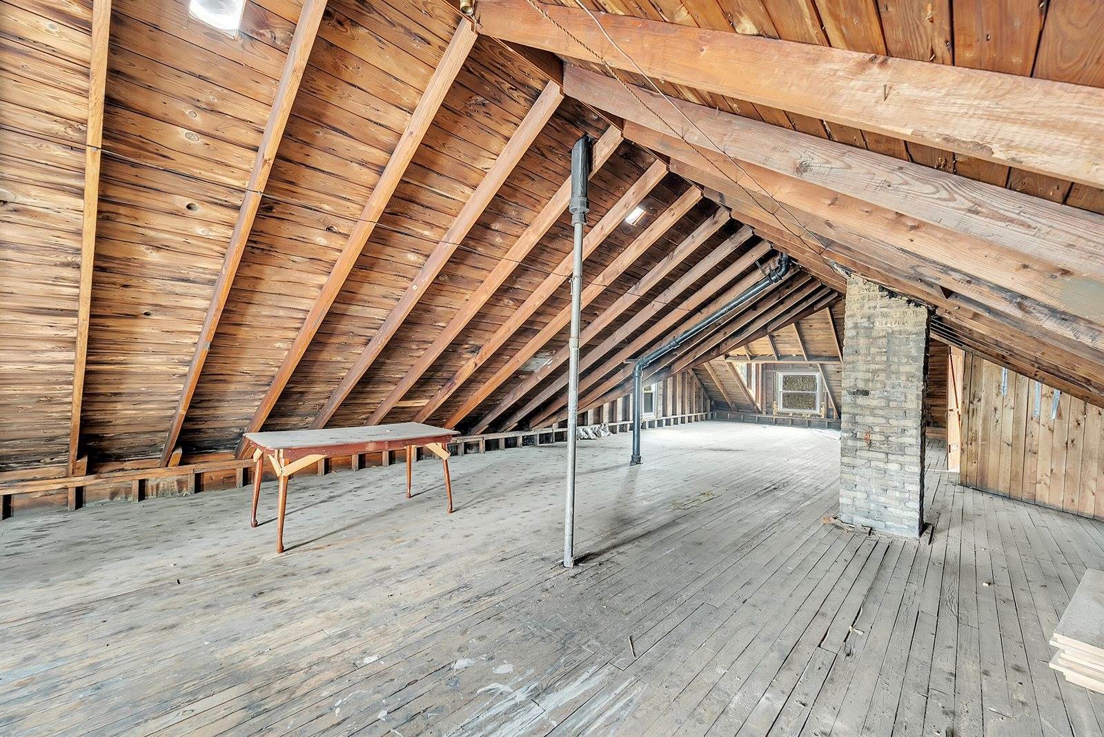 1221 South 24th St, Milwaukee, WI 53204