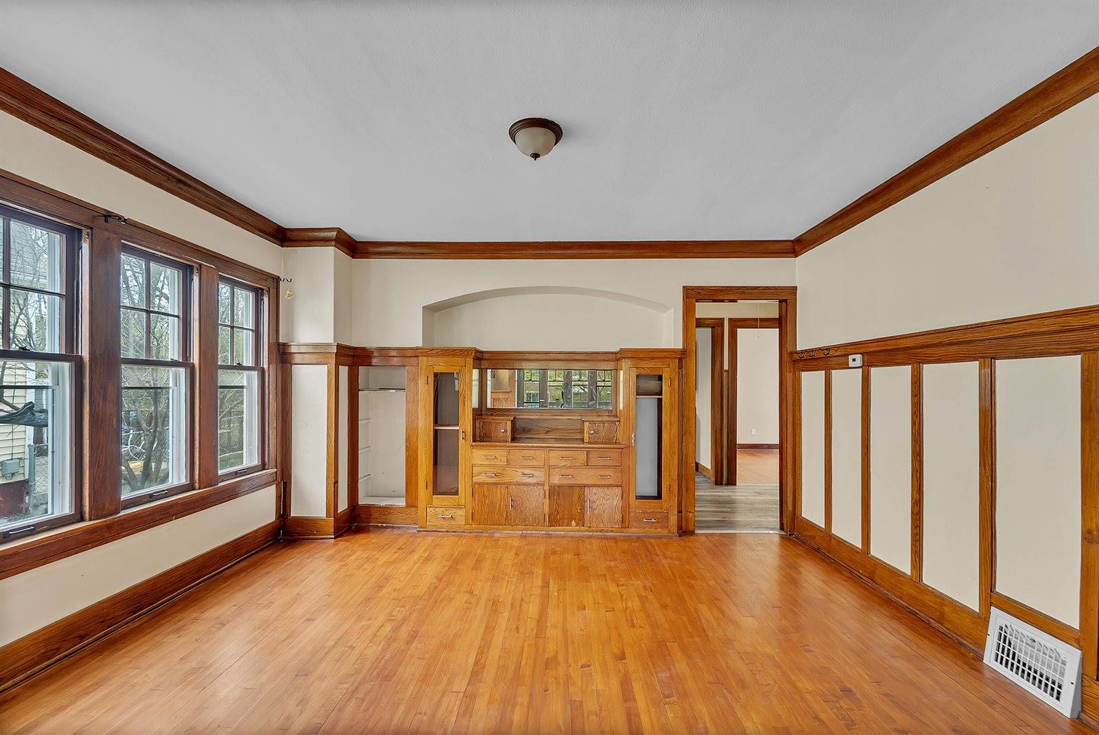 1221 South 24th St, Milwaukee, WI 53204