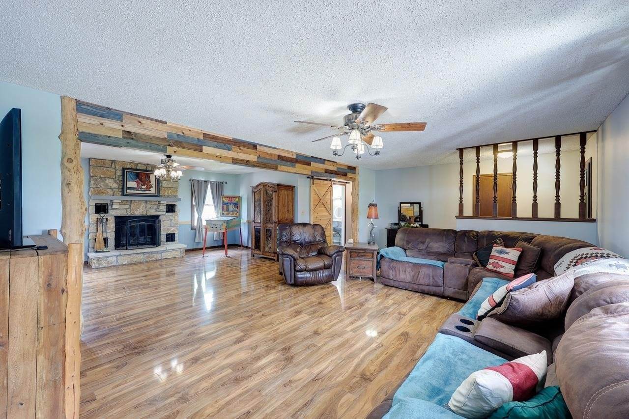 20984 291st Rd, Dexter, KS 67038