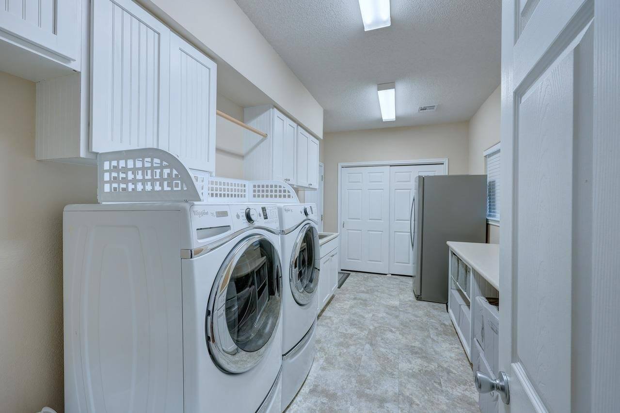 1923 Eastridge Dr, Arkansas City, KS 67005