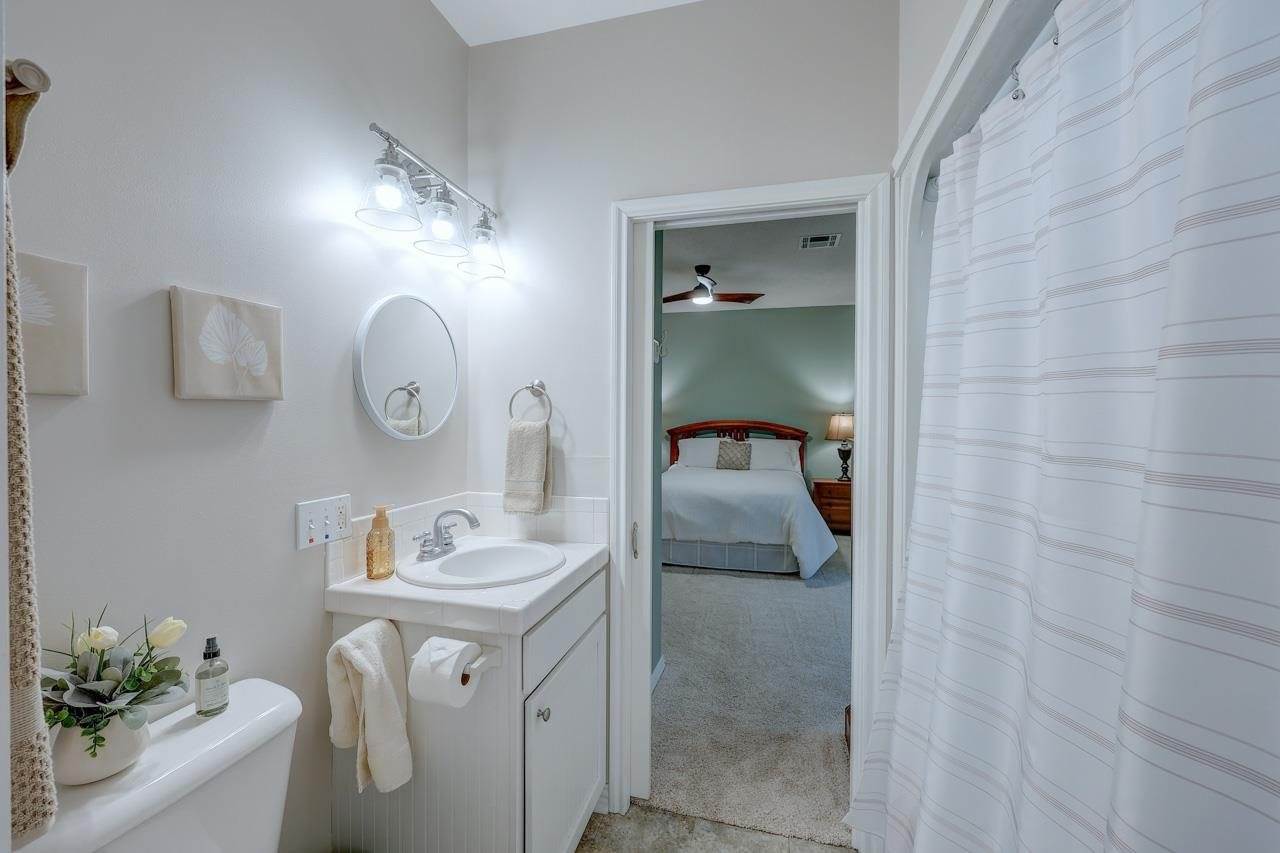 1923 Eastridge Dr, Arkansas City, KS 67005