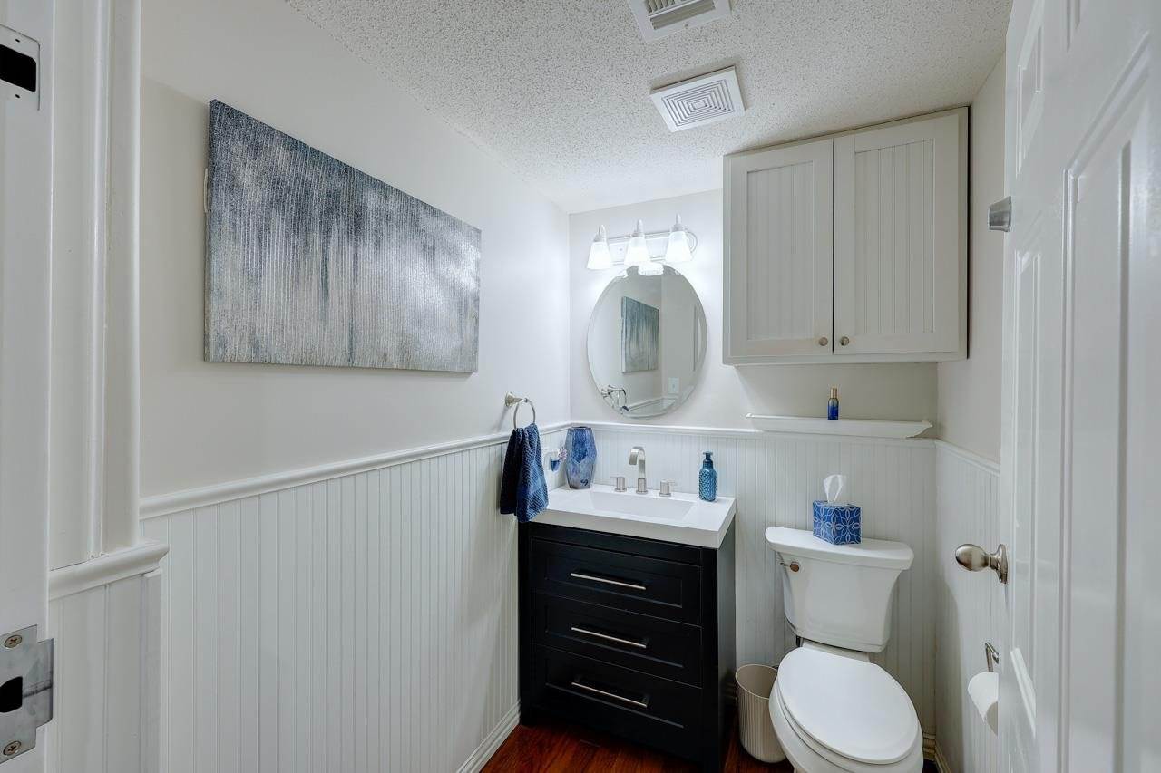 1923 Eastridge Dr, Arkansas City, KS 67005