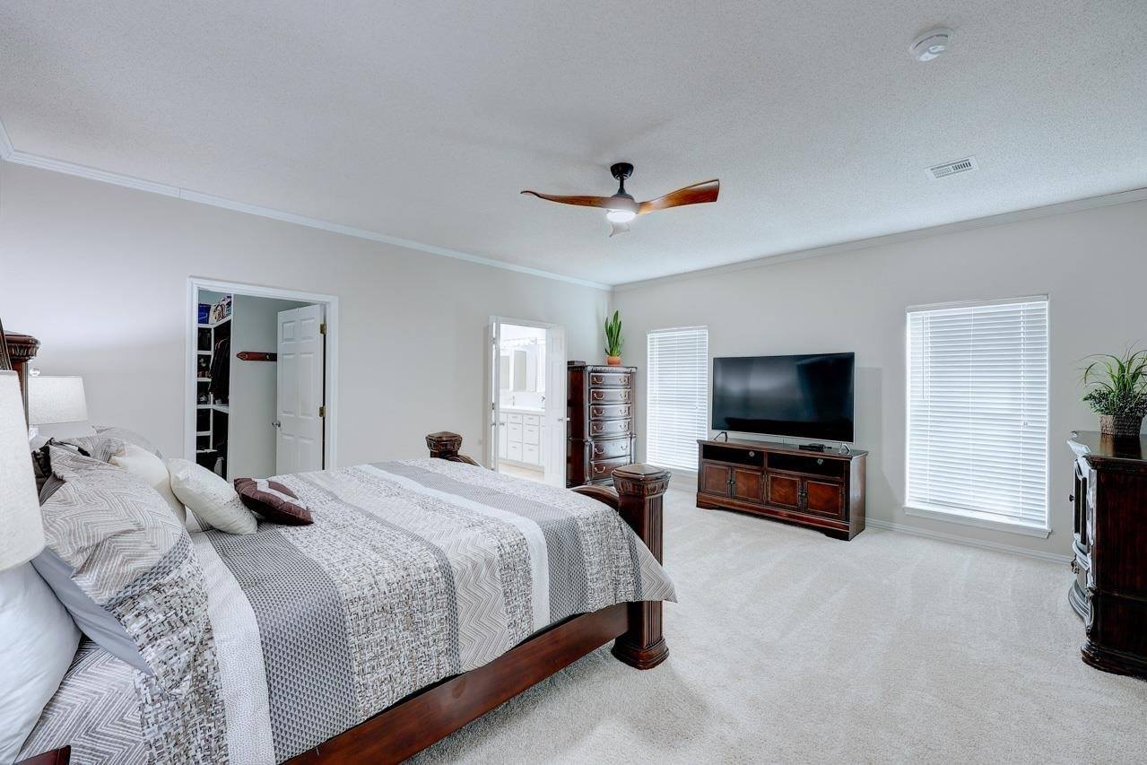 1923 Eastridge Dr, Arkansas City, KS 67005