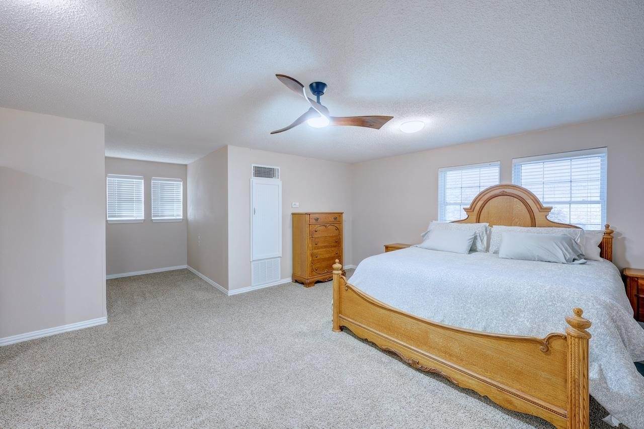 1923 Eastridge Dr, Arkansas City, KS 67005