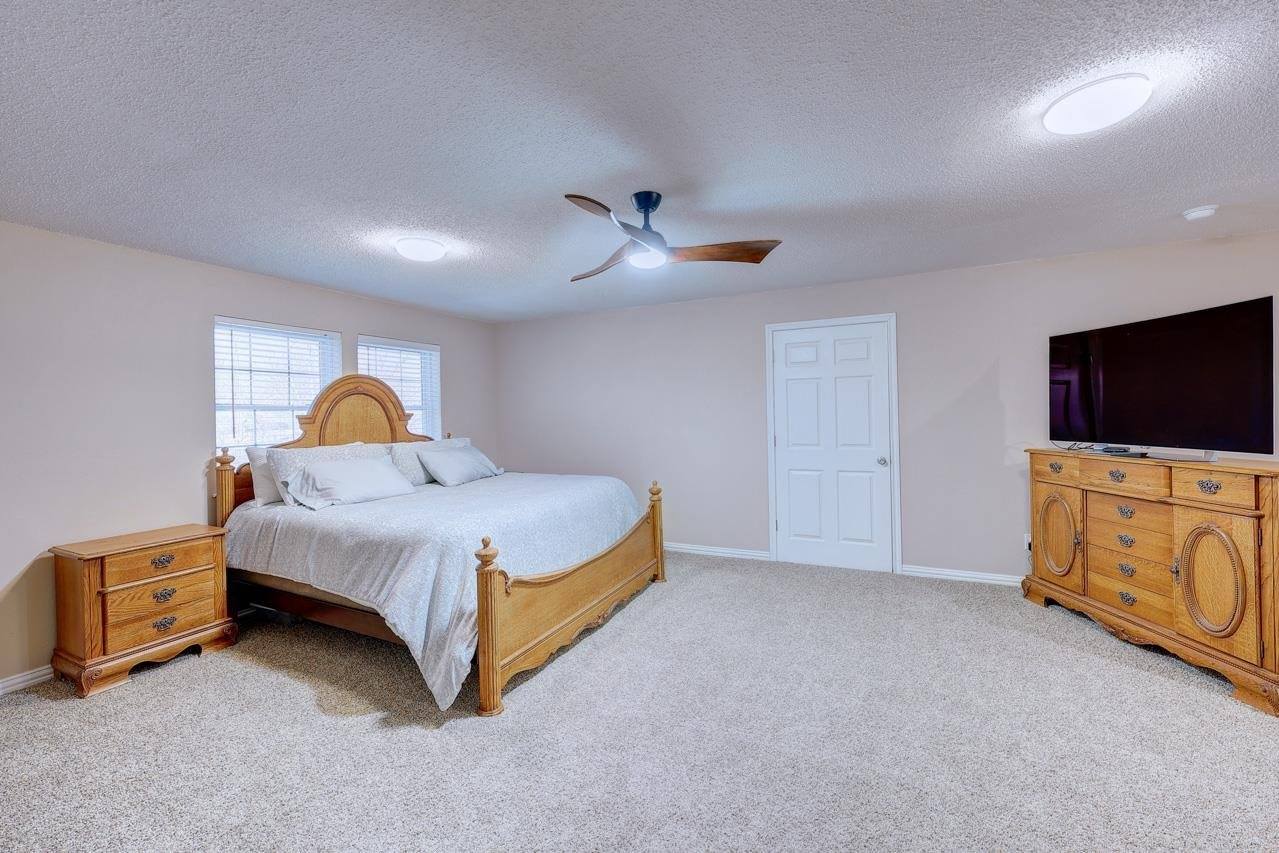 1923 Eastridge Dr, Arkansas City, KS 67005