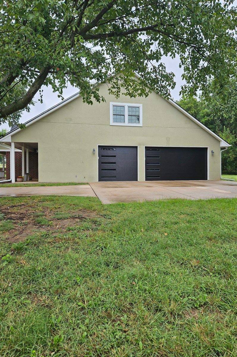 1923 Eastridge Dr, Arkansas City, KS 67005