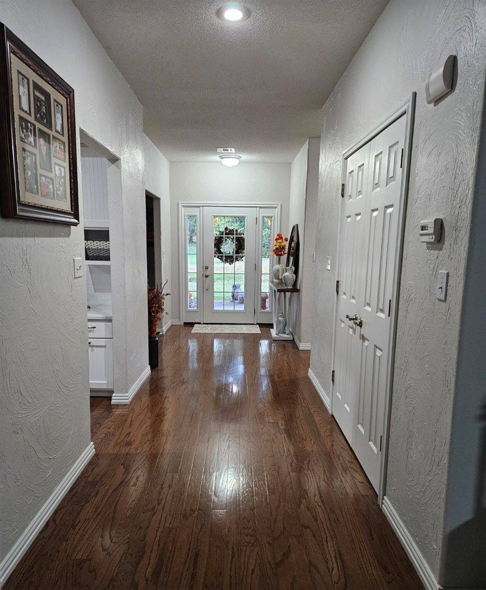 1923 Eastridge Dr, Arkansas City, KS 67005