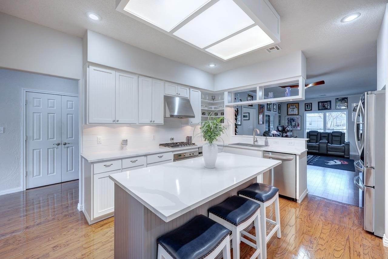 1923 Eastridge Dr, Arkansas City, KS 67005