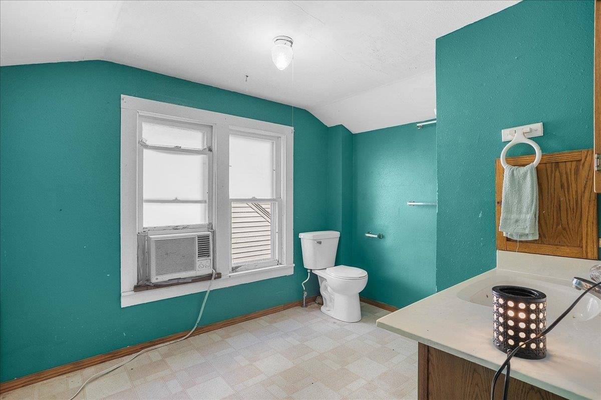 906 S Ash Avenue, Marshfield, WI 54449