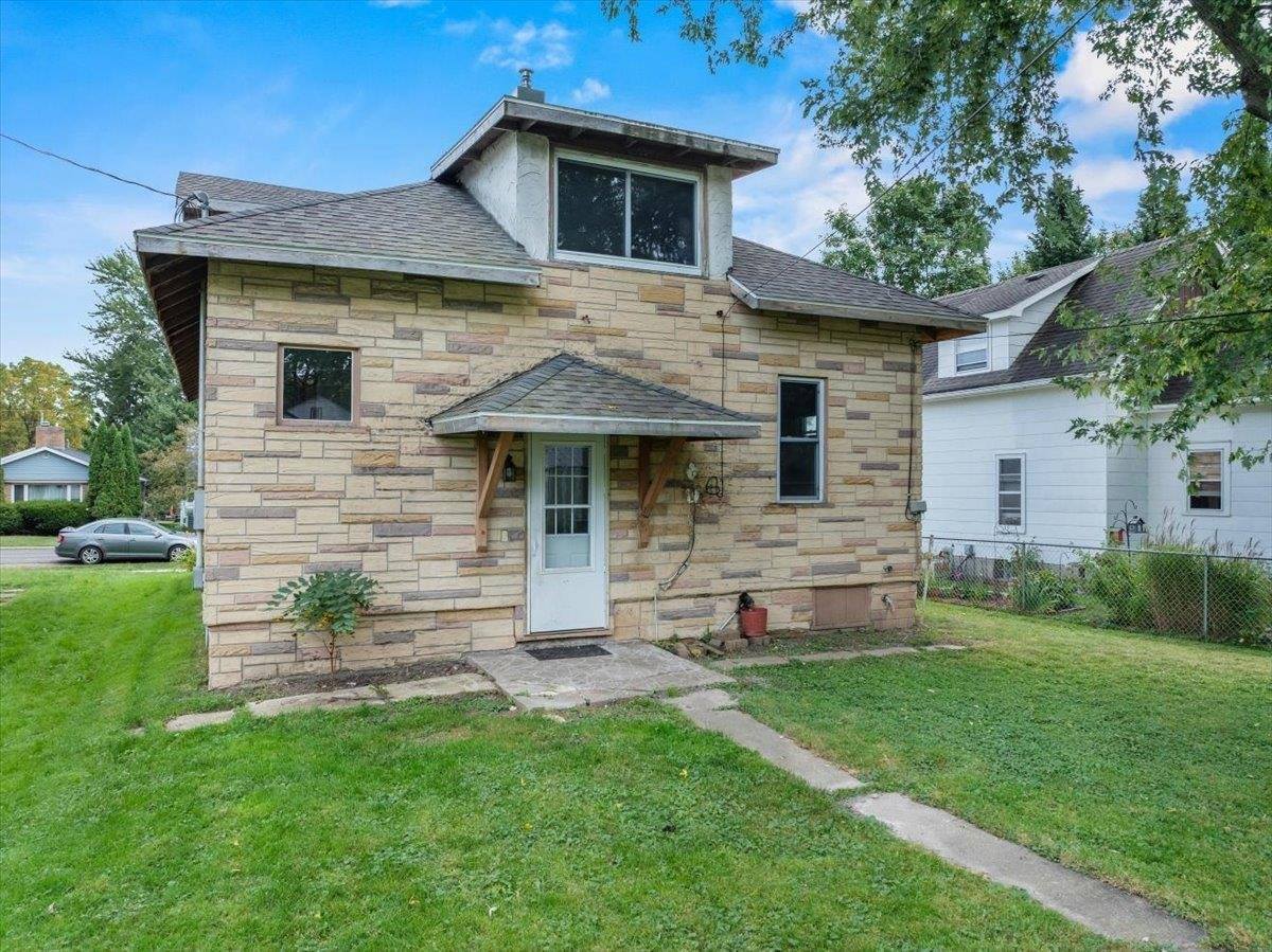 906 S Ash Avenue, Marshfield, WI 54449