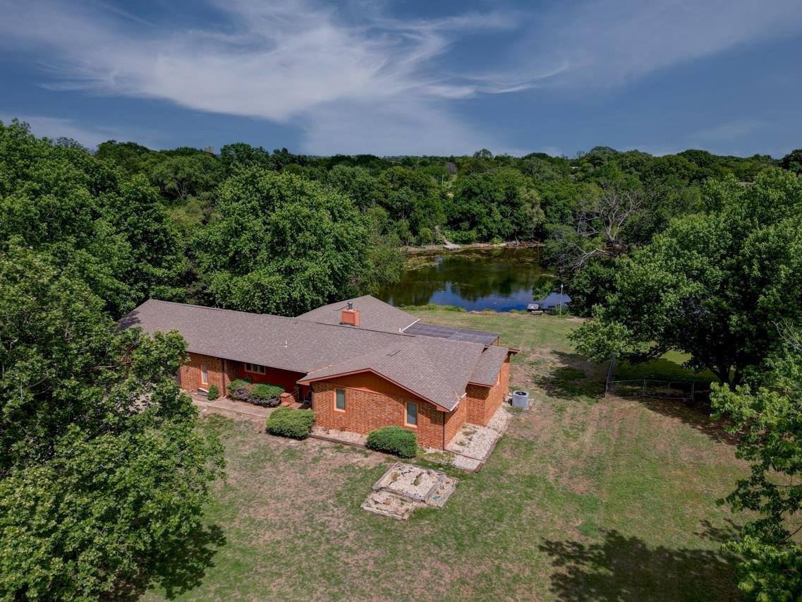 4 Lakeridge Dr, Arkansas City, KS 67005