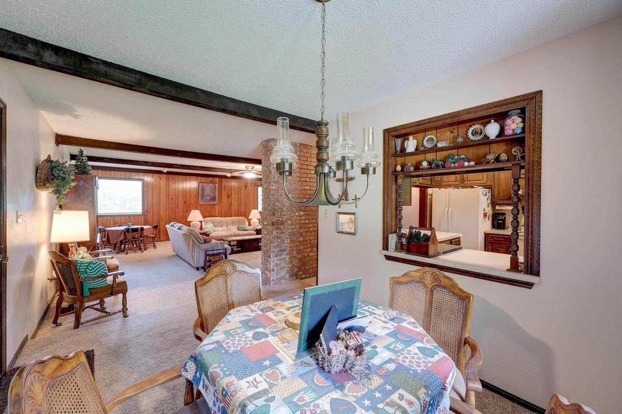 4 Lakeridge Dr, Arkansas City, KS 67005