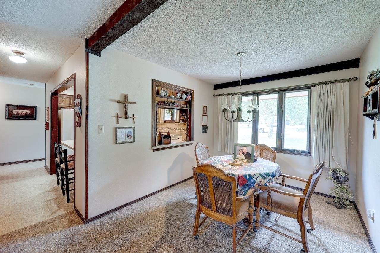 4 Lakeridge Dr, Arkansas City, KS 67005