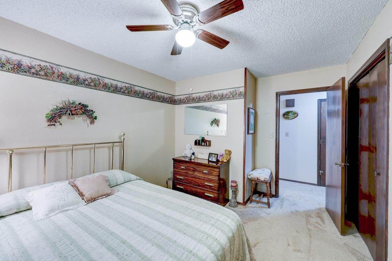 4 Lakeridge Dr, Arkansas City, KS 67005