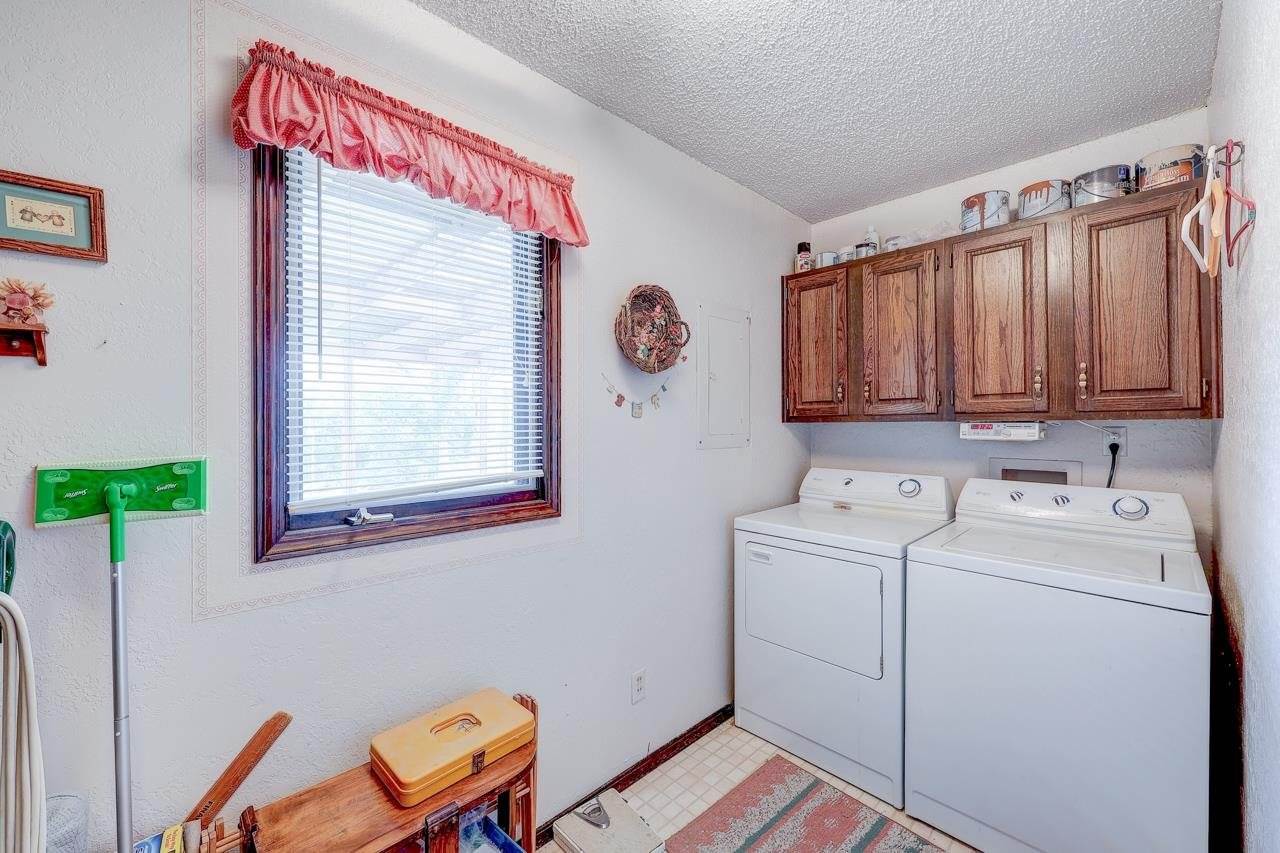 4 Lakeridge Dr, Arkansas City, KS 67005