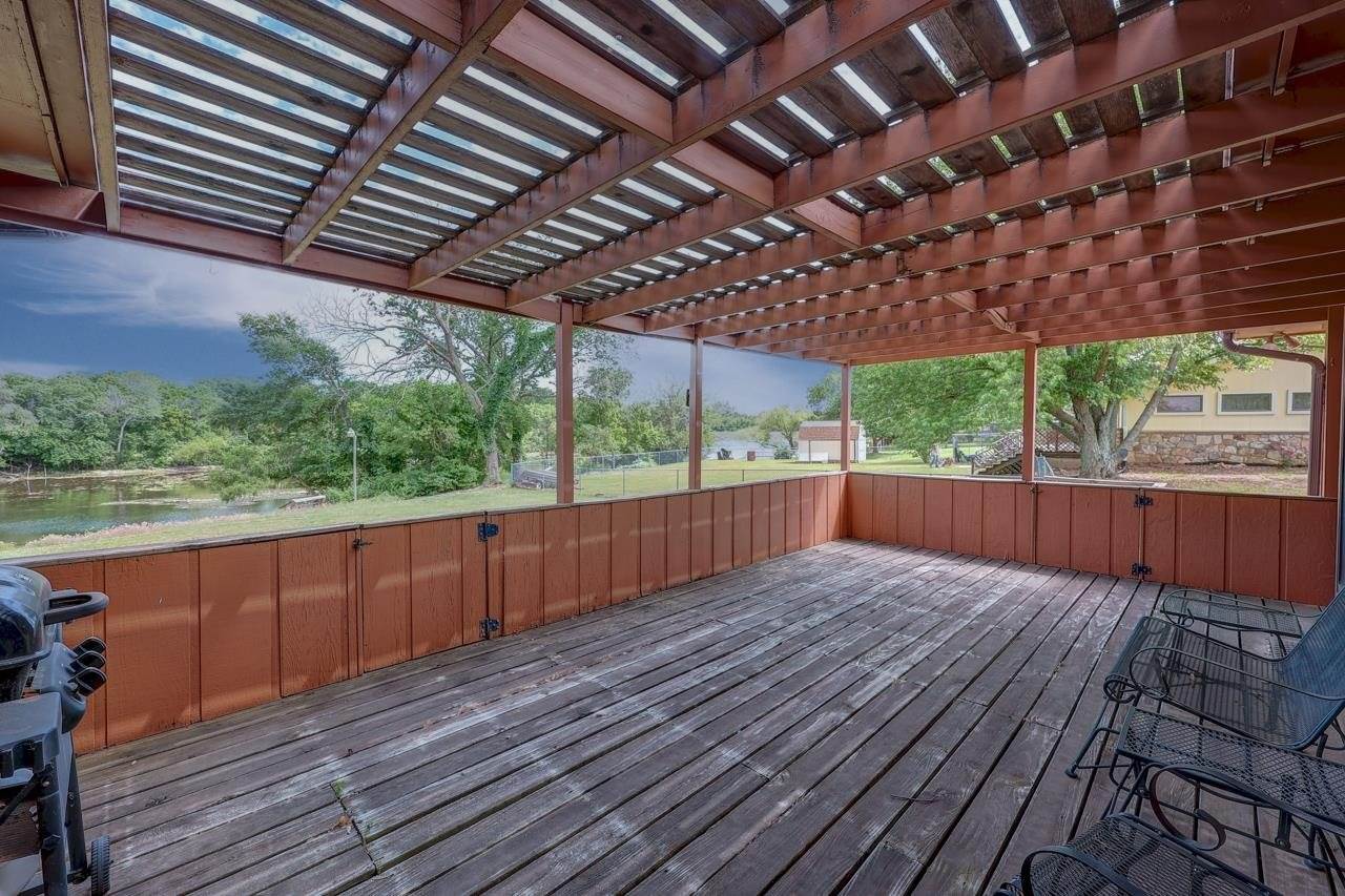 4 Lakeridge Dr, Arkansas City, KS 67005