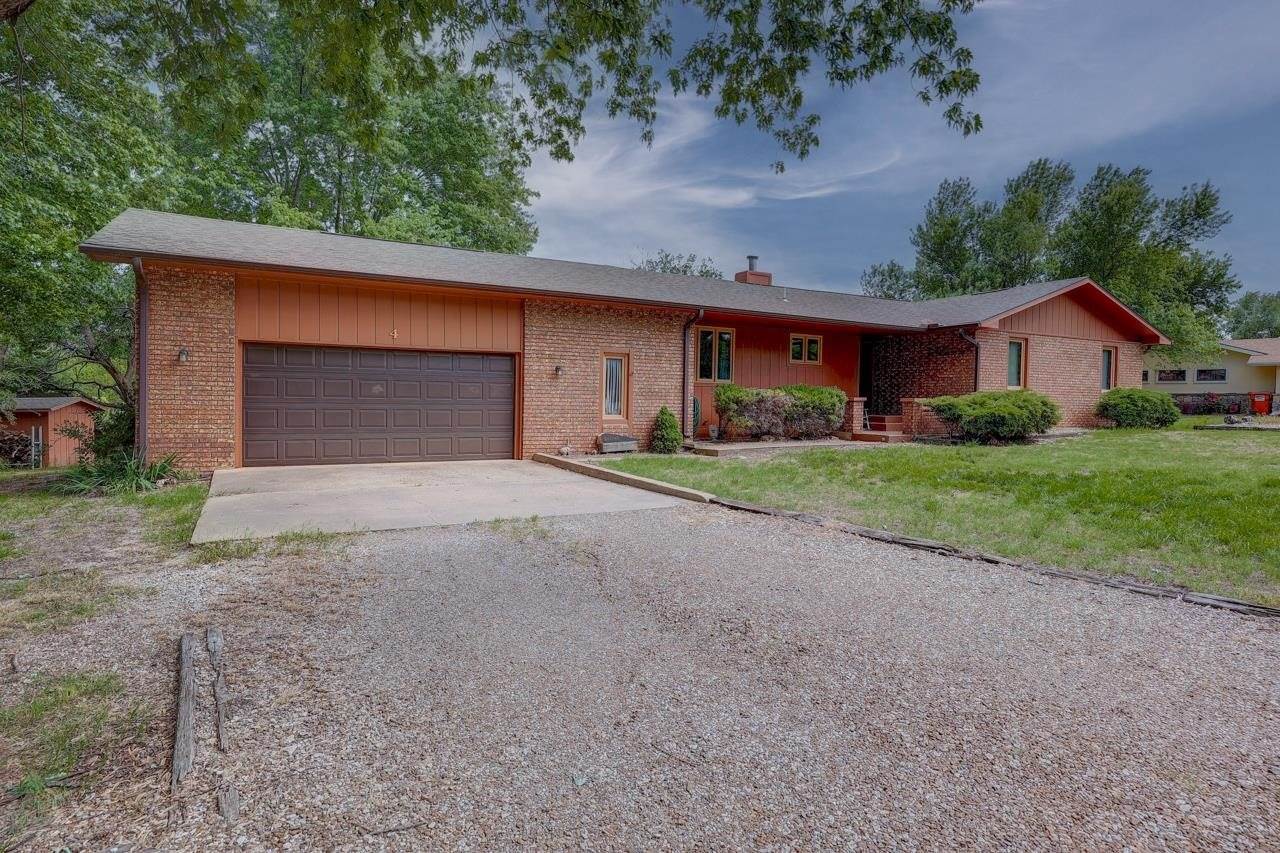 4 Lakeridge Dr, Arkansas City, KS 67005